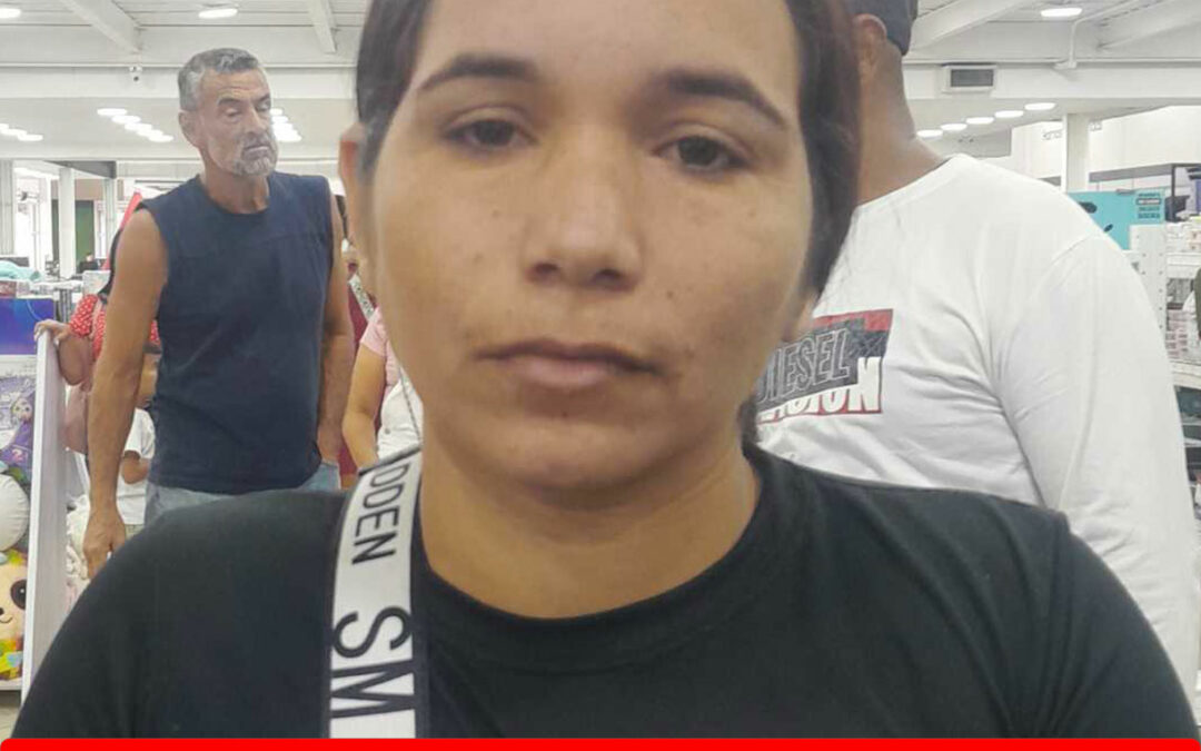 STEPHANY ROXANA LAREZ GUTIERREZ