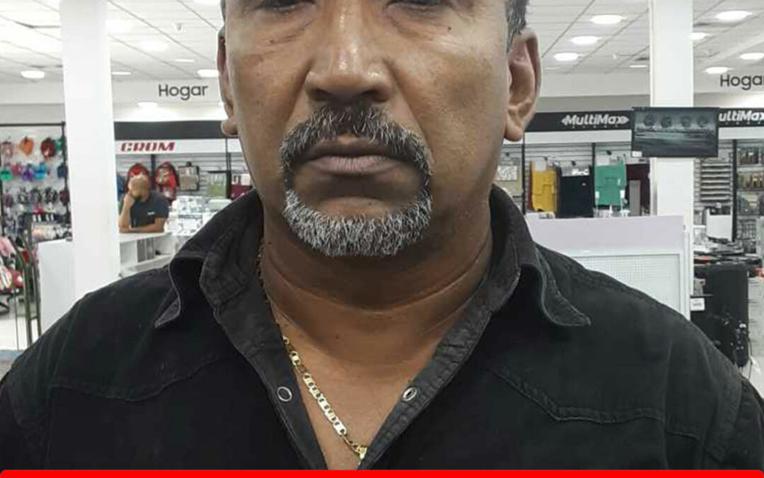 CARLOS LUIS ROBLES GOITIA